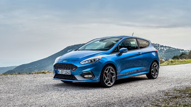 Αγορά Τέσσερα μπιστόνια BBK για Ford Fiesta ST ST180 Μεγάλο κιτ φρένων με τρυπημένους / σχισματωμένους / τρυπημένους και σχισματωμένους δίσκους ηλεκτρονική κατασκευή